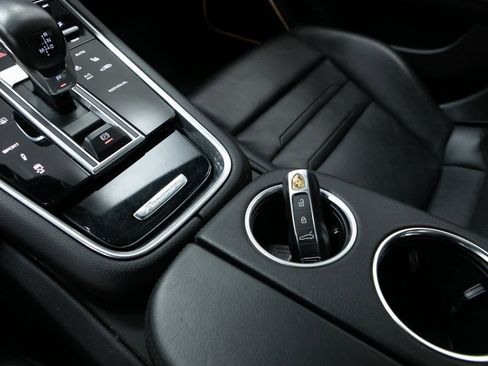 Certified 2022 Porsche Panamera Platinum Edition image 24