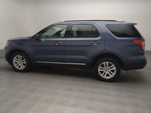 Used 2019 Ford Explorer XLT AWD/4WD image 3