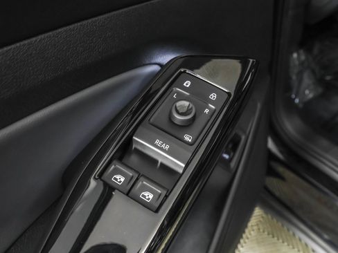 Used 2023 Volkswagen ID.4 Pro S image 37