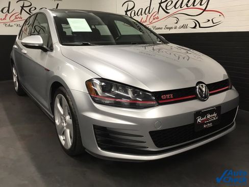 Used 2017 Volkswagen GTI SE image 3
