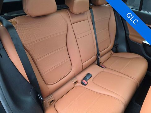 Used 2024 Mercedes-Benz GLC 300 4MATIC image 25
