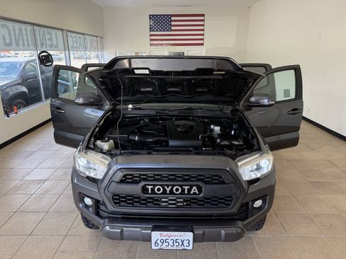 Used 2018 Toyota Tacoma TRD Sport w/ Technology Package AWD/4WD image 20