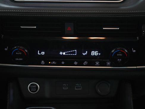 Used 2023 Nissan Rogue SL image 19