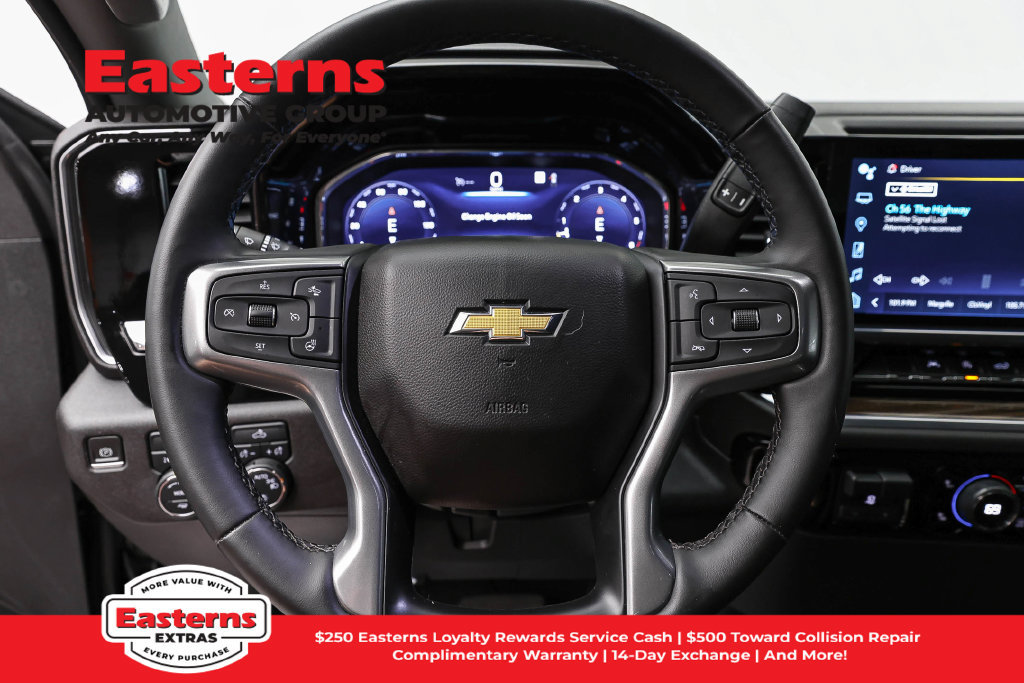 Used 2023 Chevrolet Silverado 1500 LT w/ Convenience Package II AWD/4WD image 11