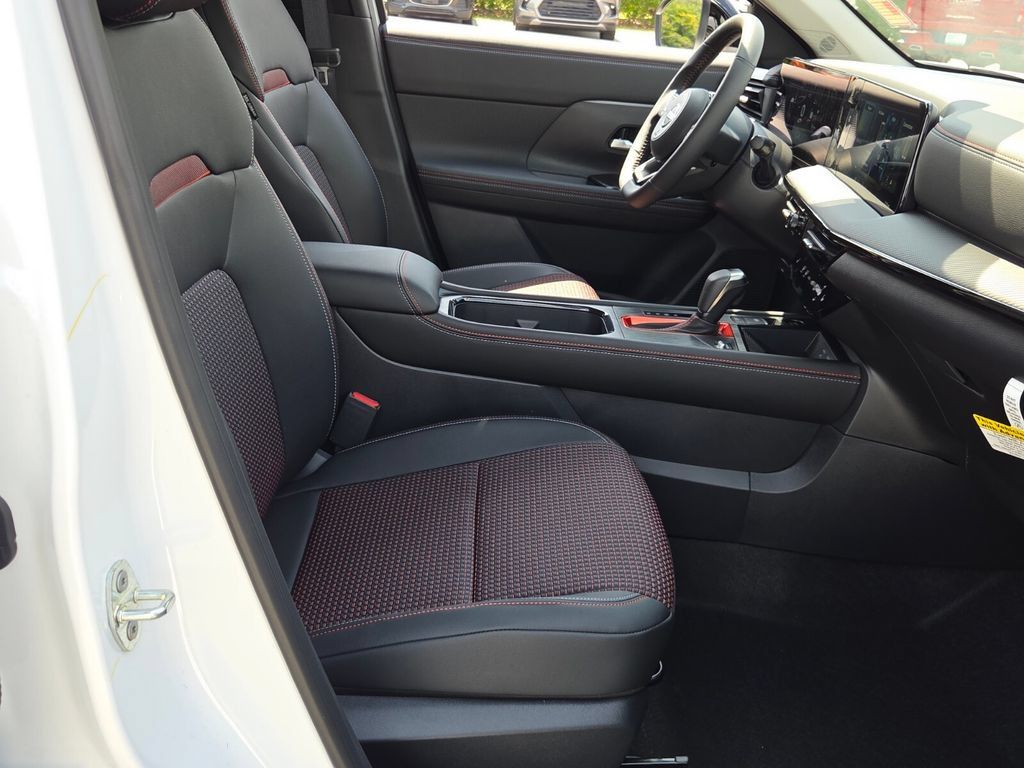New 2027 Nissan Kicks SR w/ SR Premium Package FWD image 15