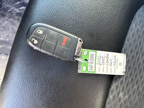Used 2022 Jeep Compass Latitude FWD image 29