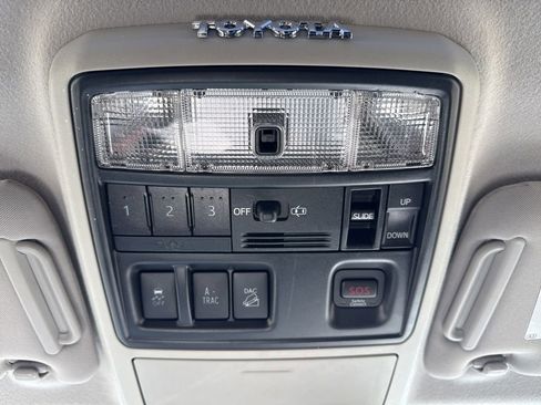 Used 2017 Toyota 4Runner Limited AWD/4WD image 18