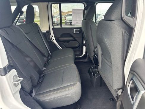 Used 2025 Jeep Wrangler Unlimited Sahara AWD/4WD image 19