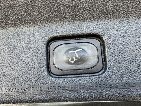 Used 2017 Ford Explorer XLT w/ Equipment Group 202A image 34