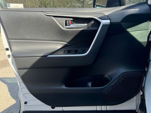 Used 2022 Toyota RAV4 XLE w/ Convenience Package image 13