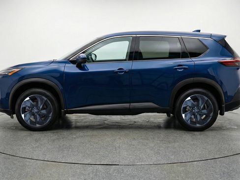 Used 2025 Nissan Rogue SV AWD/4WD image 5