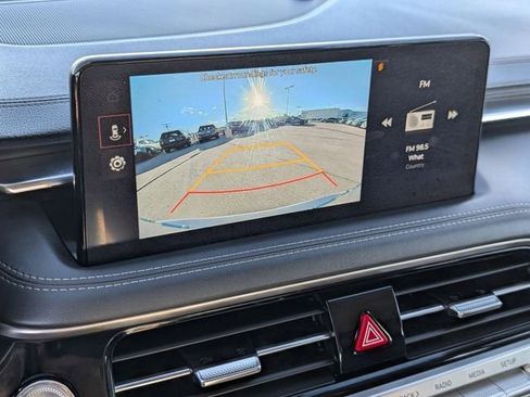 Used 2025 Genesis G70 2.5T image 23