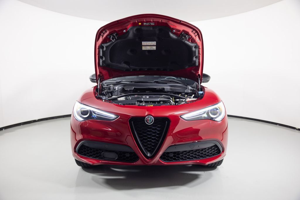 Used 2023 Alfa Romeo Stelvio Veloce AWD/4WD image 9