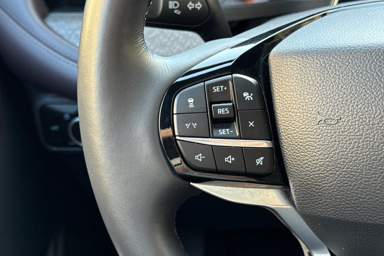 Used 2025 Ford Explorer Platinum w/ LUX Leather Package AWD/4WD image 30