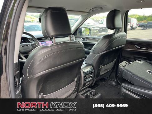 Used 2023 Jeep Grand Cherokee L Limited w/ Luxury Tech Group II image 8