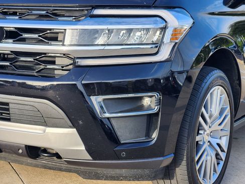 Used 2023 Ford Expedition Limited AWD/4WD image 9