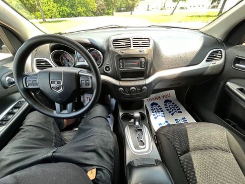 Used 2019 Dodge Journey SE FWD image 19