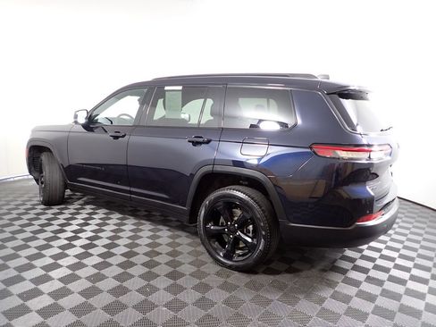 Used 2024 Jeep Grand Cherokee L Limited w/ Black Appearance Package AWD/4WD image 12