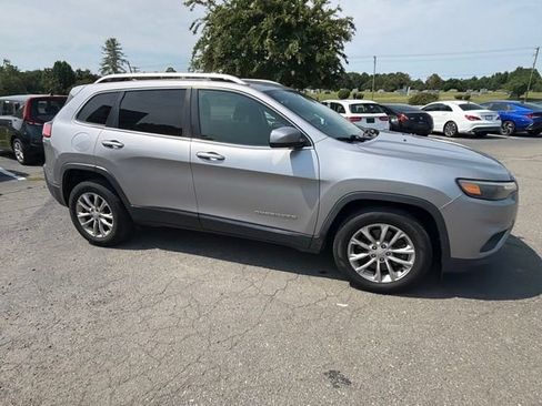 Used 2019 Jeep Cherokee Latitude w/ Cold Weather Group FWD image 4