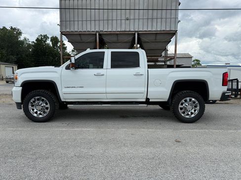 Used 2016 GMC Sierra 2500 Denali w/ Duramax Plus Package AWD/4WD image 2