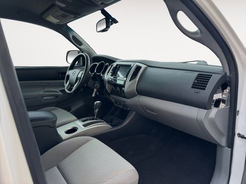 Used 2013 Toyota Tacoma PreRunner image 15
