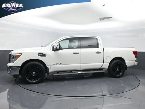 Used 2017 Nissan Titan SL w/ SL Towing Convenience Package RWD image 4