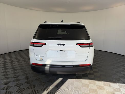 Used 2023 Jeep Grand Cherokee L Laredo image 10