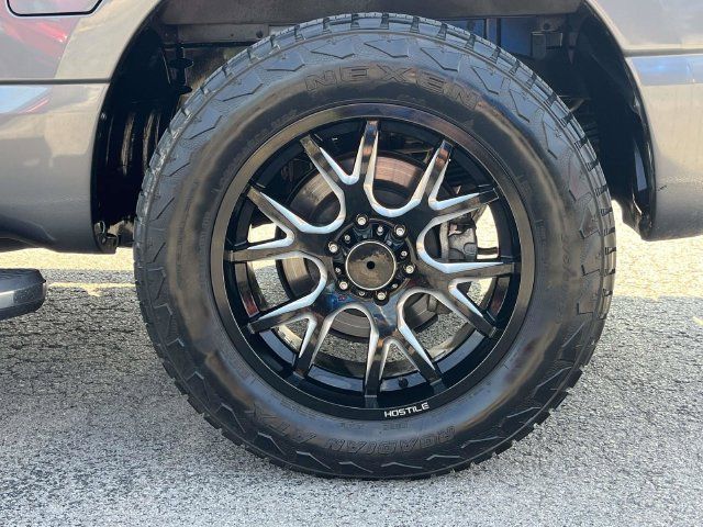 Used 2019 Nissan Titan SL RWD image 11