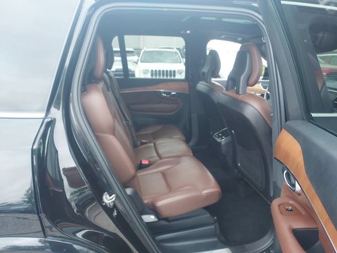 Used 2021 Volvo XC90 T6 Momentum w/ Advanced Package AWD/4WD image 35