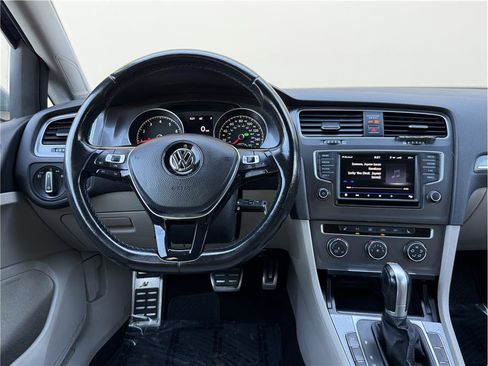 Used 2017 Volkswagen Golf Alltrack SE image 21
