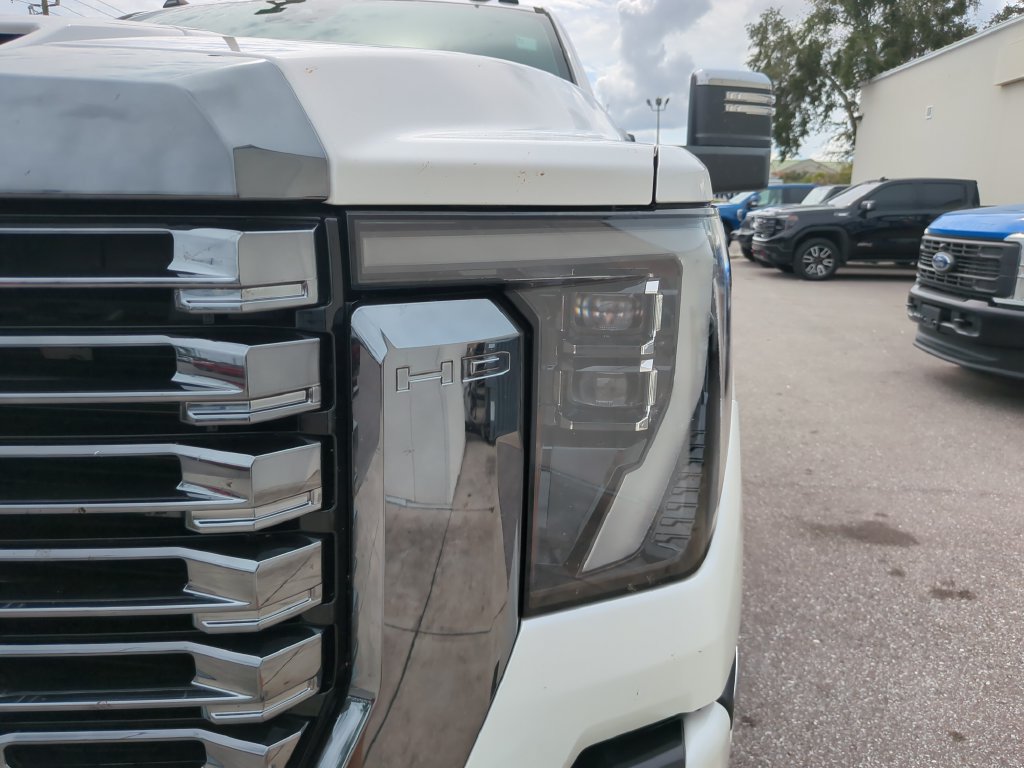 Used 2024 GMC Sierra 2500 Denali Ultimate AWD/4WD image 8