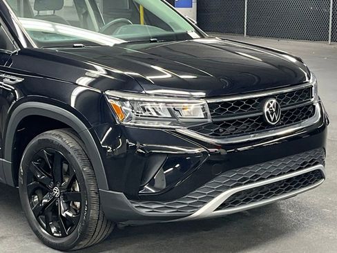 Certified 2022 Volkswagen Taos SE w/ Panoramic Sunroof Package image 40