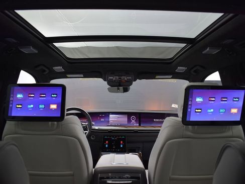 Certified 2026 Cadillac Escalade Platinum Sport w/ LPO, ONYX Package image 28