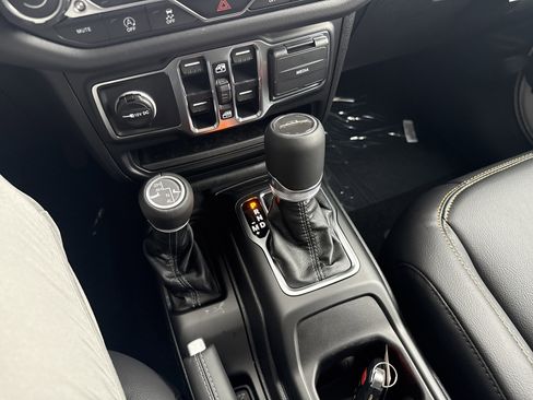 New 2025 Jeep Gladiator High Tide image 23