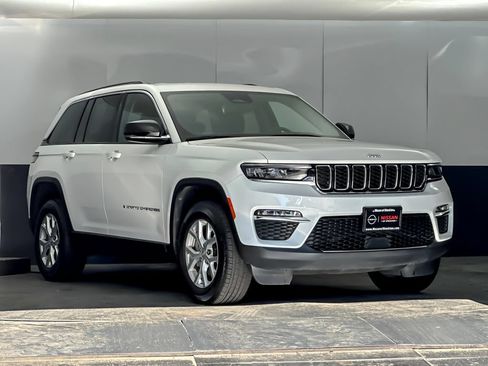 Used 2023 Jeep Grand Cherokee Limited AWD/4WD image 1
