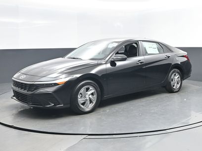 Certified 2025 Hyundai Elantra SE w/ Cargo Package