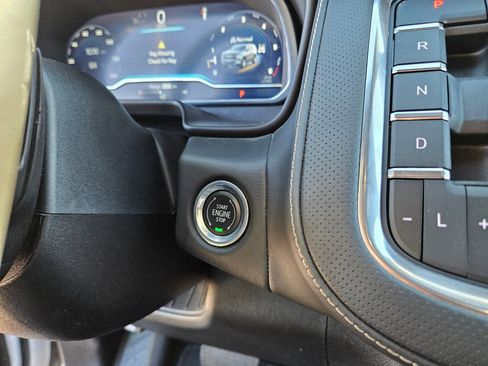 Used 2024 Chevrolet Suburban Premier image 19