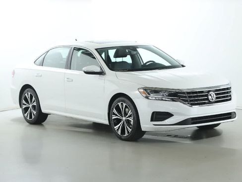 Used 2022 Volkswagen Passat 2.0T SE FWD image 9