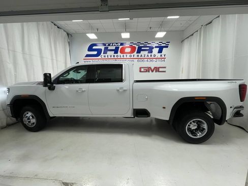 New 2026 GMC Sierra 3500 SLE w/ SLE Value Package AWD/4WD image 9