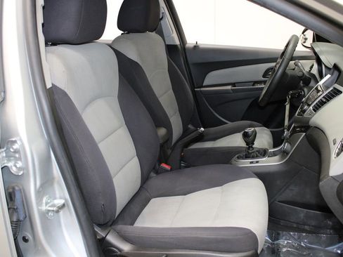 Used 2014 Chevrolet Cruze LS image 11