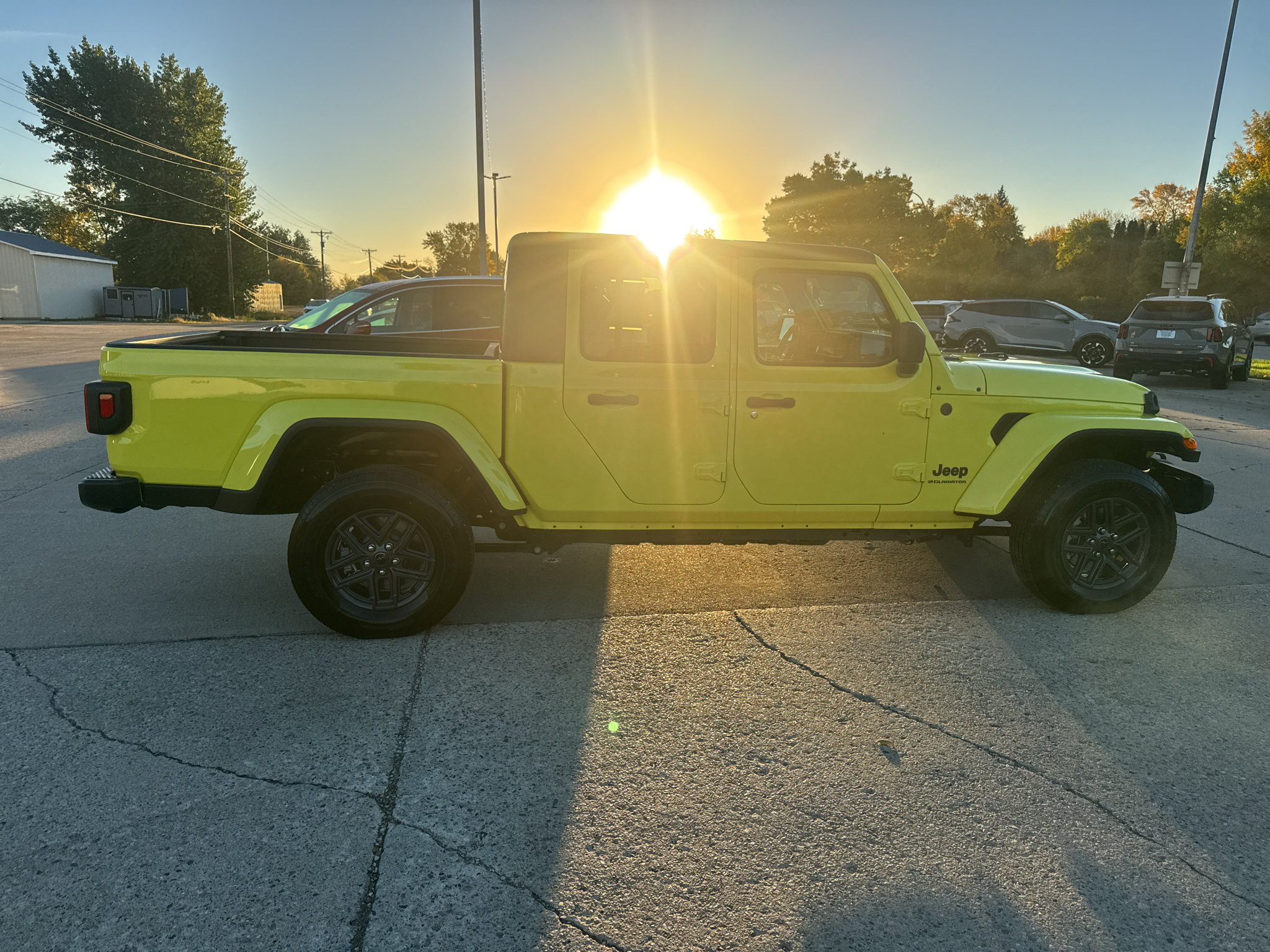 Used 2024 Jeep Gladiator Sport AWD/4WD image 5
