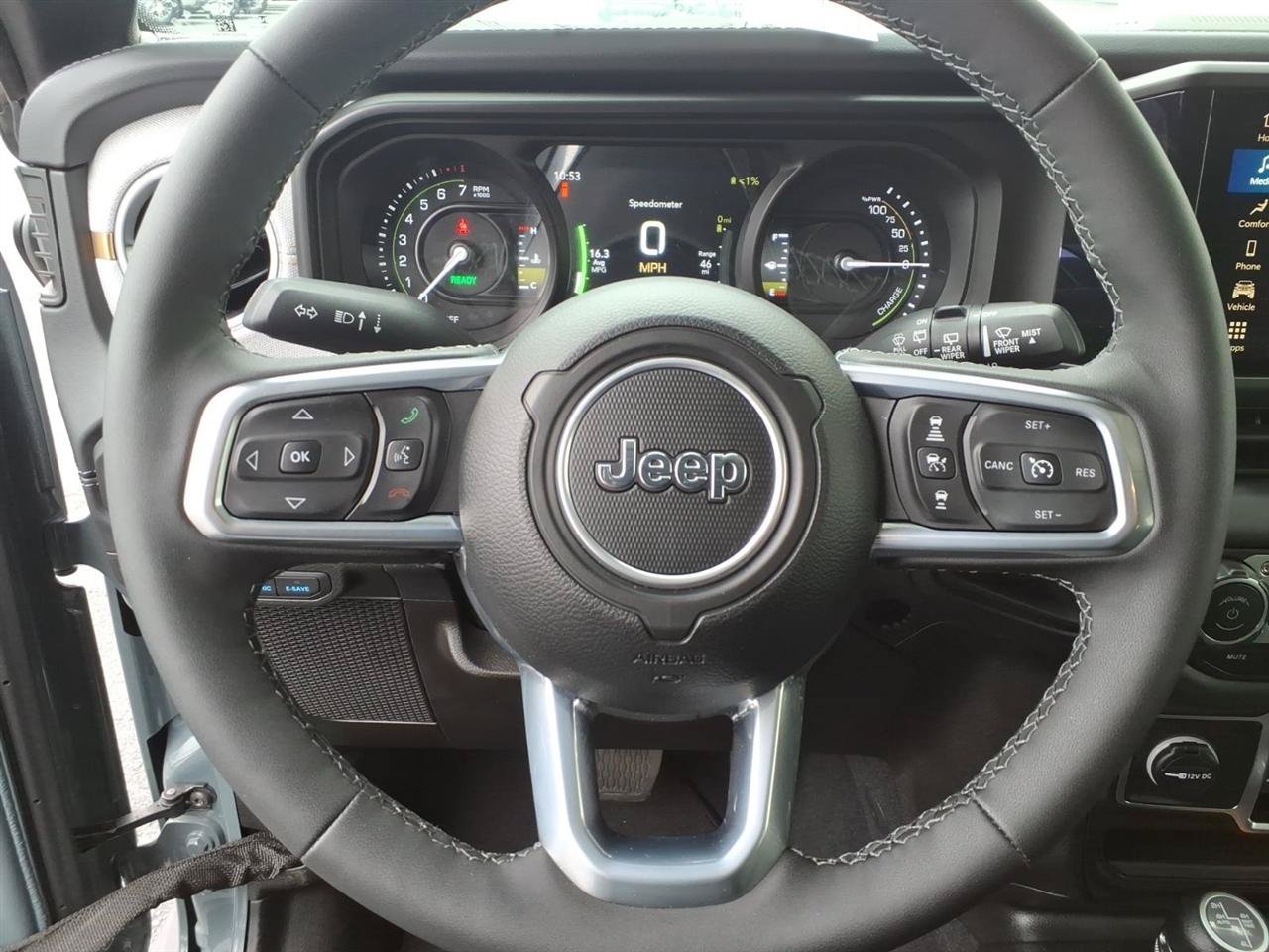 Used 2025 Jeep Wrangler Unlimited Sahara AWD/4WD image 8