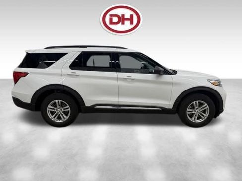 Used 2022 Ford Explorer XLT w/ Equipment Group 202A AWD/4WD image 2