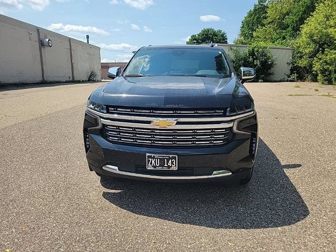 Used 2023 Chevrolet Suburban Premier AWD/4WD image 3