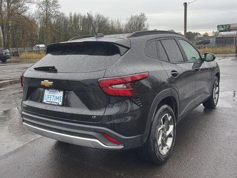 New 2025 Chevrolet Trax LT w/ Sunroof Package image 36