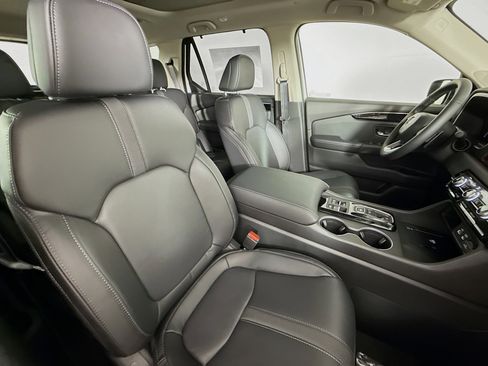 New 2025 Honda Pilot Touring image 38