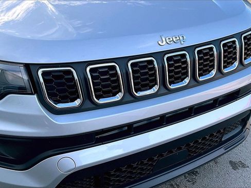 Used 2024 Jeep Compass Latitude w/ Convenience Group image 22