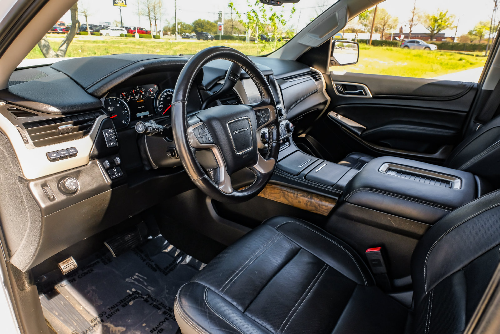 Used 2018 GMC Yukon Denali RWD image 3