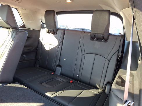 Certified 2025 INFINITI QX60 Luxe image 10