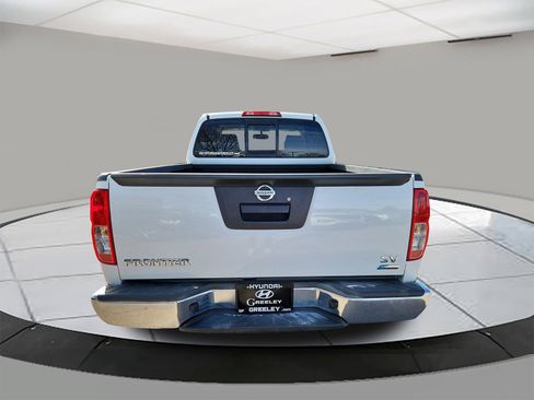 Used 2017 Nissan Frontier SV image 4